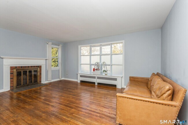 8 Reynolds Pl in Greenwich, CT - Building Photo - Building Photo