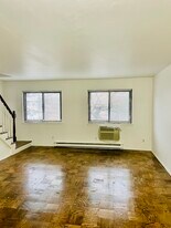 243 W Post Rd, Unit F in White Plains, NY - Building Photo