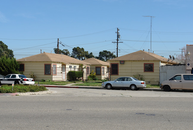 150 Palm Dr in Oxnard, CA - Foto de edificio - Building Photo