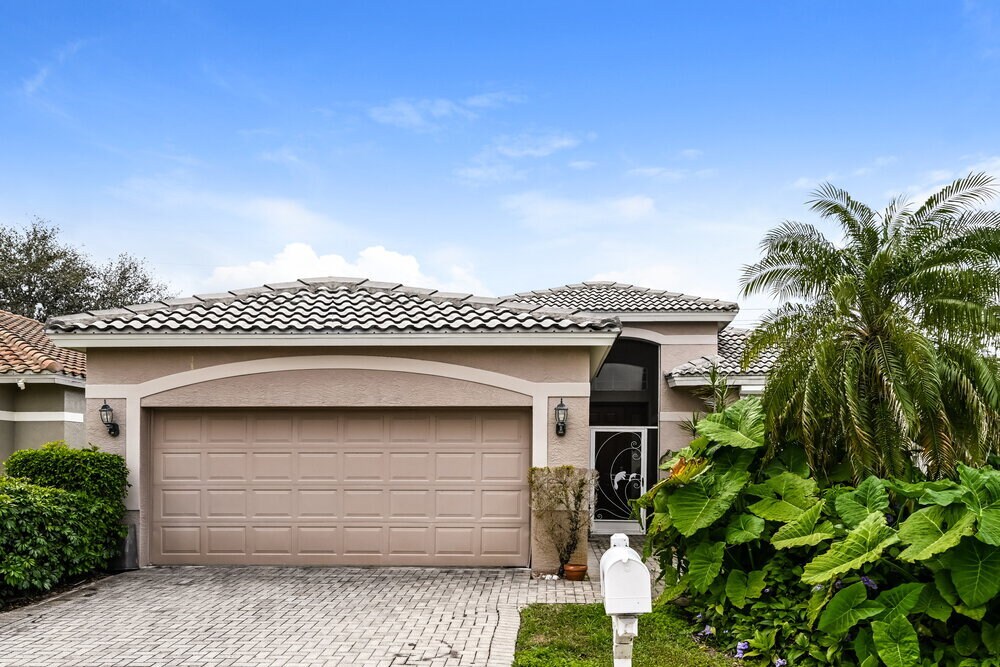 11244 Lakeland Cir in Ft. Myers, FL - Building Photo