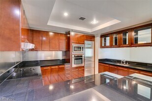 2700 Las Vegas Blvd S in Las Vegas, NV - Building Photo