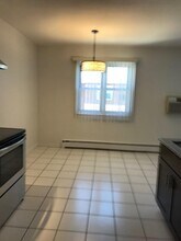 2349 W Jarvis Ave, Unit 55-1L in Chicago, IL - Building Photo - Building Photo