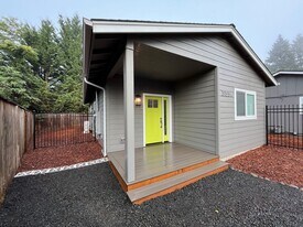 3155 Dogwood Dr S in Salem, OR - Building Photo