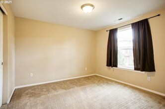 1322 SE 84th Ave in Portland, OR - Building Photo - Building Photo