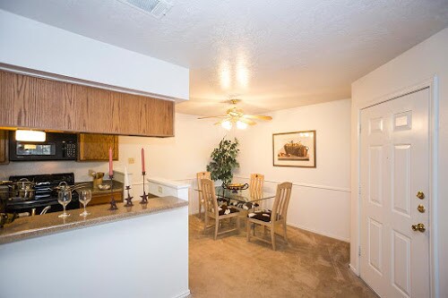 Canyon Oaks in San Antonio, TX - Building Photo