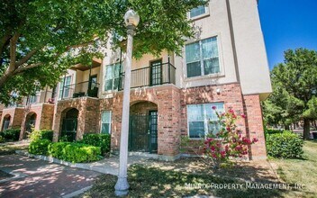 2101 Main St in Lubbock, TX - Building Photo - Building Photo