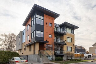 9 Chapleau Av in Ottawa, ON - Building Photo