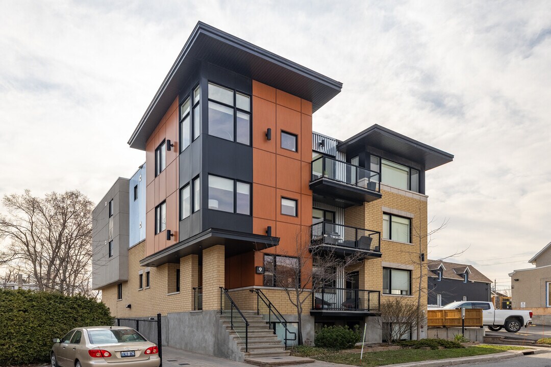 9 Chapleau Av in Ottawa, ON - Building Photo