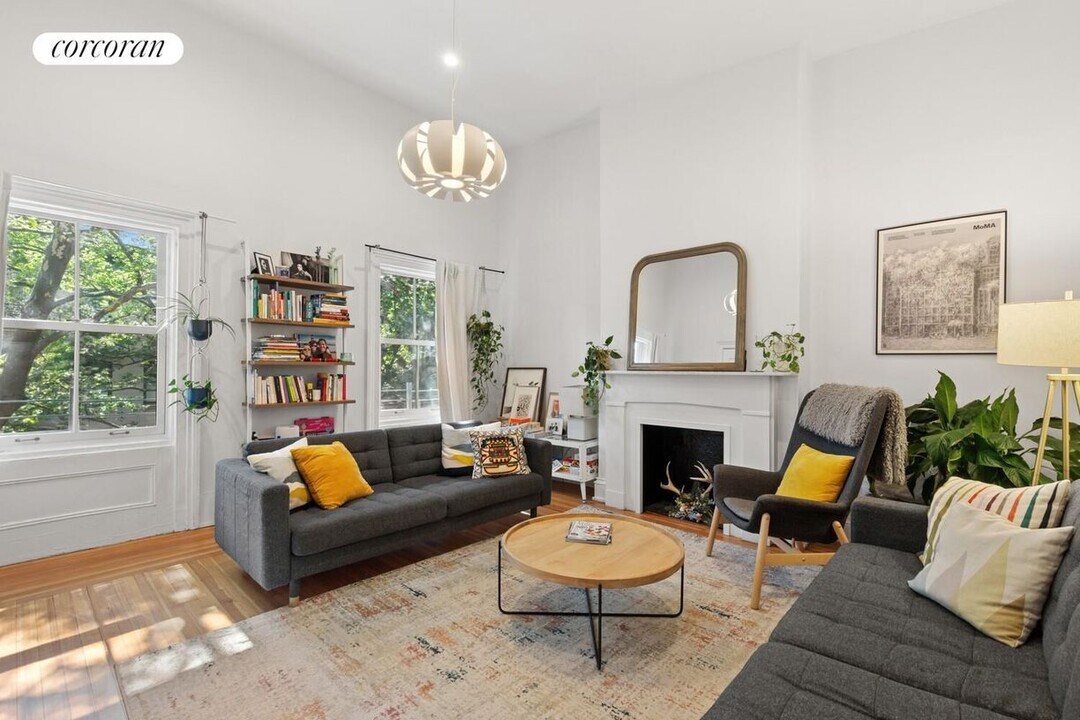 255 Carlton Ave in Brooklyn, NY - Building Photo