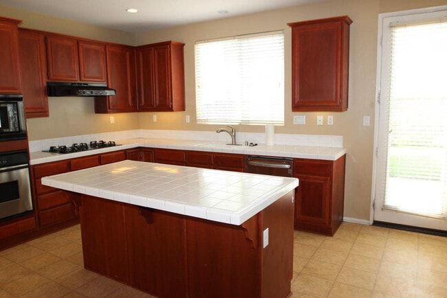 12209 Saxon Dr in Rancho Cucamonga, CA - Building Photo - Building Photo