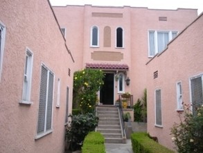 117 Rosemont Ave in Los Angeles, CA - Building Photo - Building Photo