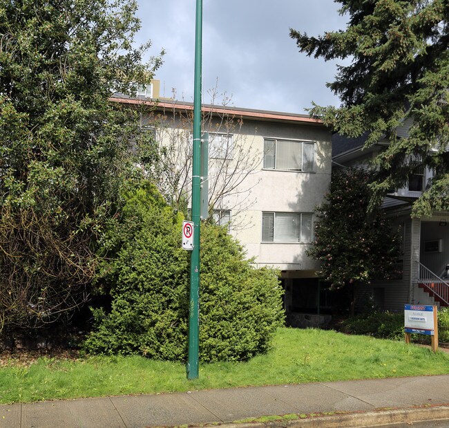 1035 W 10th Ave