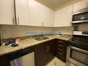 185 Freeman St in Brookline, MA - Building Photo - Building Photo