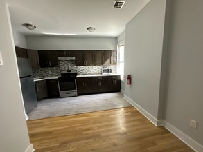 75 Oak St in Jersey City, NJ - Building Photo - Building Photo