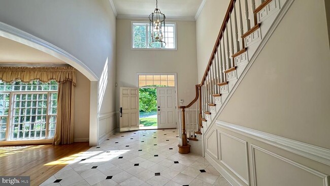 1354 Lewinsville Mews Ct in McLean, VA - Building Photo - Building Photo