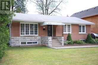 1026 Bridge Rd in Oakville, ON - Building Photo - Building Photo