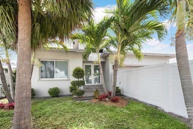 4920 NE 1st Terrace in Oakland Park, FL - Foto de edificio - Building Photo