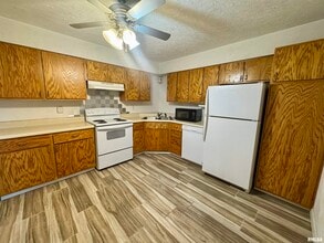4211 US-6 in Coal Valley, IL - Building Photo - Building Photo