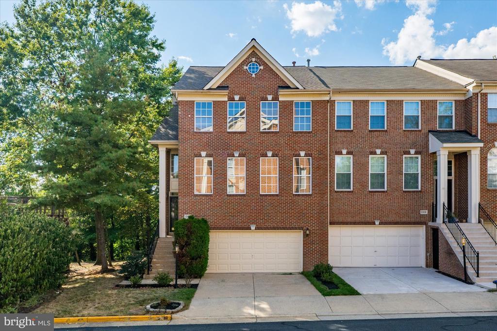 13438 Burrough Farm Dr in Herndon, VA - Building Photo