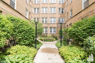 842 W Ainslie St in Chicago, IL - Building Photo - Building Photo