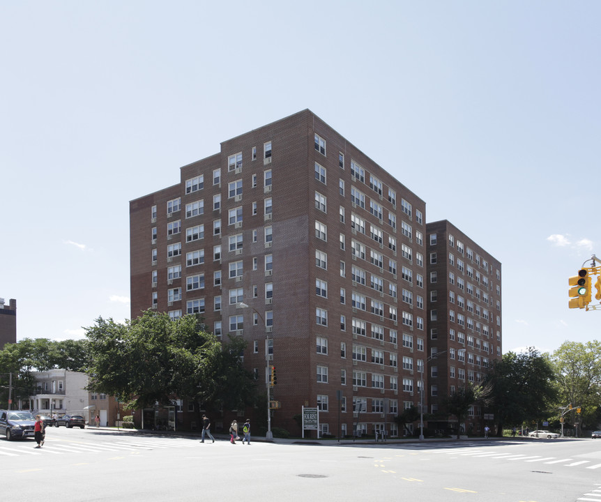 Fontainbleau Towers in Brooklyn, NY - Foto de edificio