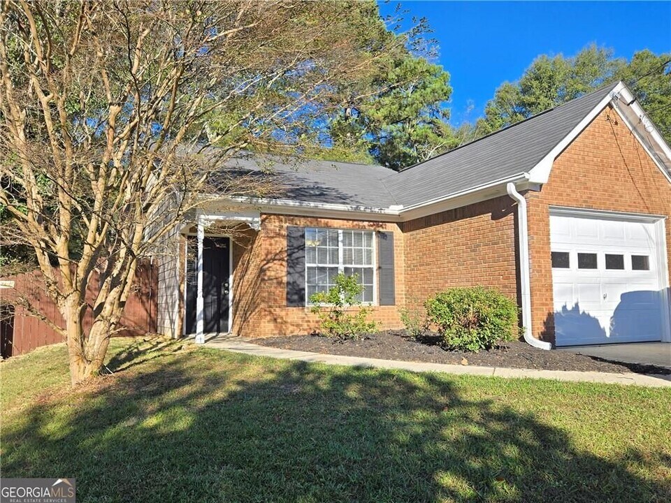 8087 Fieldstream Way in Douglasville, GA - Building Photo