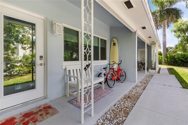 340 Bamboo Rd, Unit 1 & 2 in West Palm Beach, FL - Building Photo - Building Photo