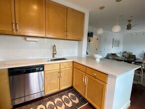 2022 Flagler Pl NW, Unit F302 in Washington, DC - Building Photo - Building Photo