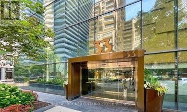 33 Charles St E in Toronto, ON - Building Photo - Building Photo