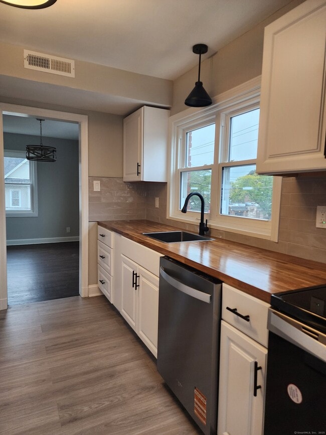 17 Shoreham Terrace in Fairfield, CT - Building Photo - Building Photo