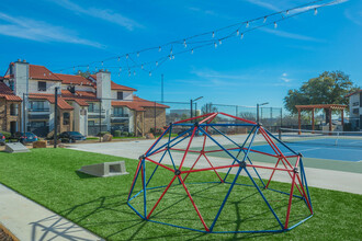 Casa Villas in Fort Worth, TX - Foto de edificio - Building Photo