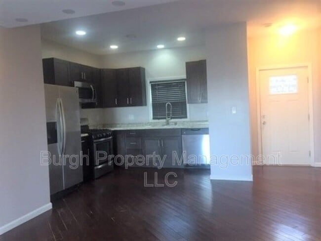 6 Regina St in Pittsburgh, PA - Building Photo - Building Photo