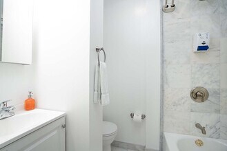 317 E 75th St in New York, NY - Building Photo - Building Photo