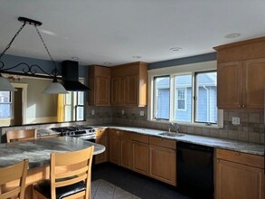 4 Winthrop St-Unit -A in Stoneham, MA - Foto de edificio - Building Photo