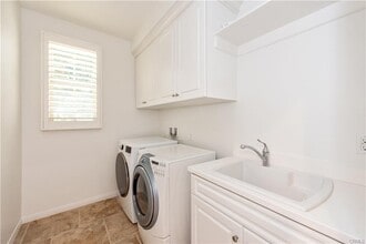 77 Medford in Irvine, CA - Building Photo - Building Photo