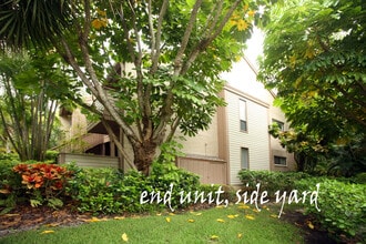 1636 Brookhouse Dr in Sarasota, FL - Foto de edificio - Building Photo