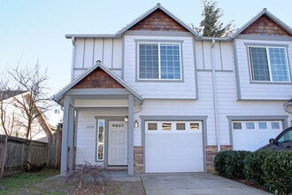 12518 SE Woodward St in Portland, OR - Building Photo - Building Photo