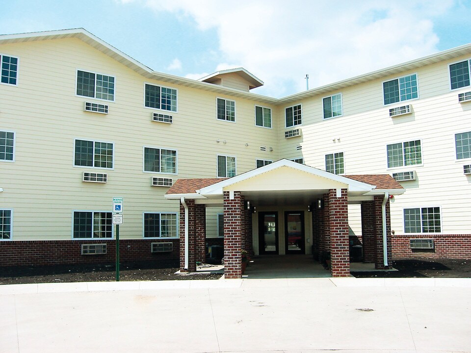 Fieldstone Village Senior Apartments-55+ in Fargo, ND - Building Photo