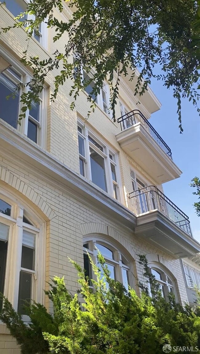 property at 189 Commonwealth Ave