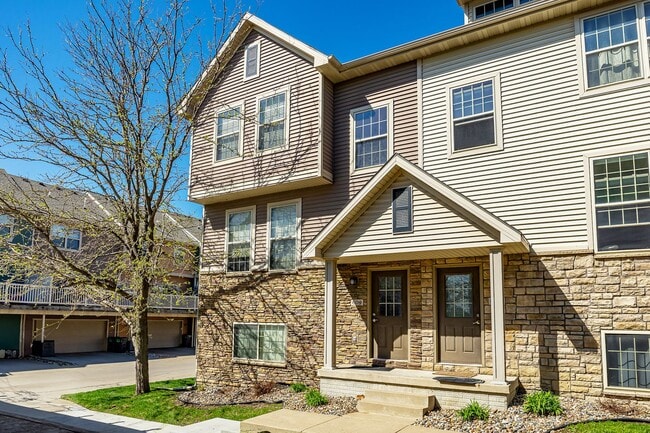 3600 SE Glenstone Dr in Grimes, IA - Building Photo - Building Photo