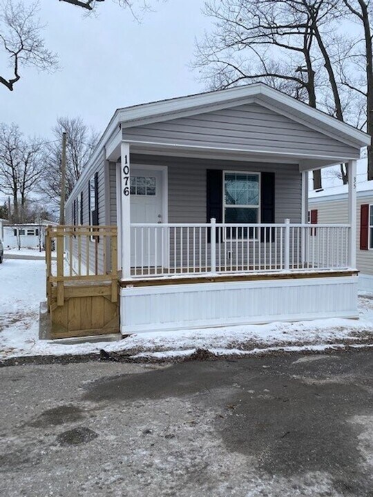 3011 N Garfield Rd in Traverse City, MI - Building Photo