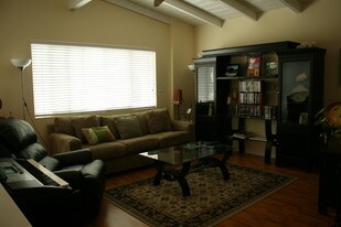 5339 Newcastle Ave, Unit 111 in Los Angeles, CA - Building Photo