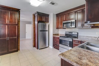 1909 Kingfisher Dr in Gautier, MS - Building Photo - Building Photo