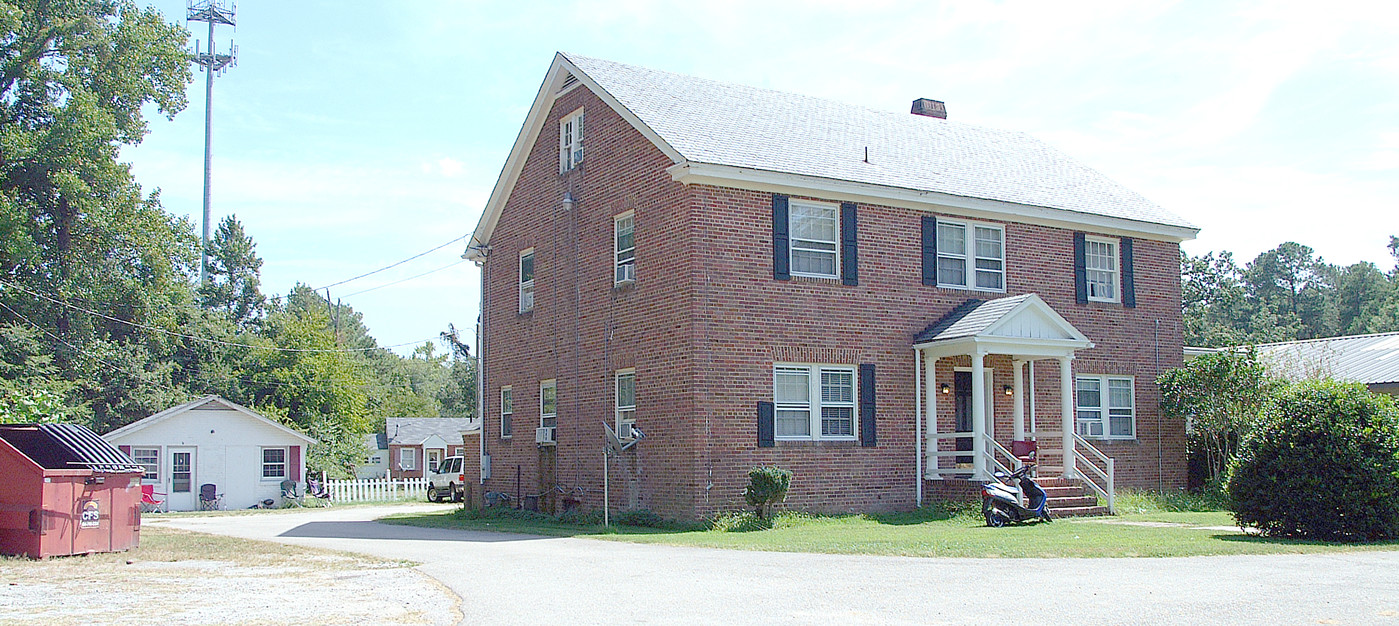 16415 Jefferson Davis Hwy in Colonial Heights, VA - Building Photo