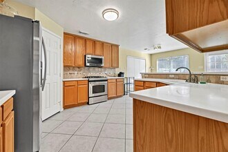 1802 Whispering Forest Dr in Houston, TX - Building Photo - Building Photo