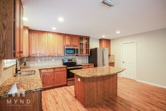 7032 Beekman Lake Dr in Jacksonville, FL - Building Photo - Building Photo