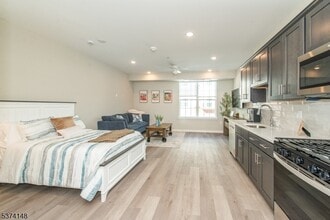 10 Kingsbridge Rd in Fairfield, NJ - Building Photo - Building Photo