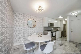 1255 Collins Ave in Miami Beach, FL - Building Photo - Building Photo