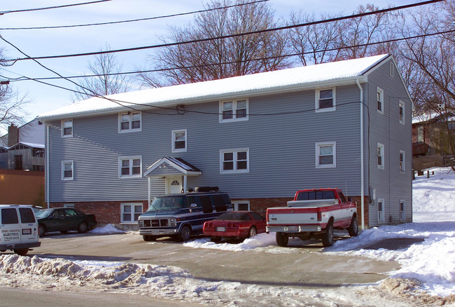 221 Nashua St in Fall River, MA - Foto de edificio - Building Photo