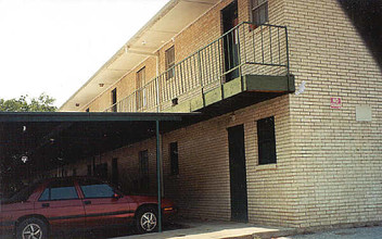 Celtic Apartments in Houston, TX - Building Photo - Building Photo